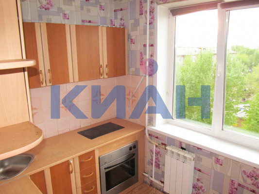 Продам двухкомнатную (2-комн.) квартиру, Джамбульская ул, 19кВ, Красноярск г