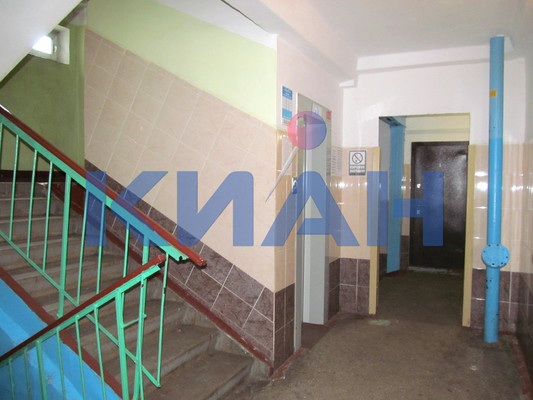 Продам двухкомнатную (2-комн.) квартиру, Джамбульская ул, 19кВ, Красноярск г