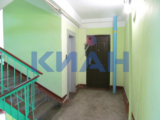 Продам двухкомнатную (2-комн.) квартиру, Джамбульская ул, 19кВ, Красноярск г