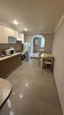 Продам трехкомнатную (3-комн.) квартиру, Лесная ул, 3, Бахчисарай г