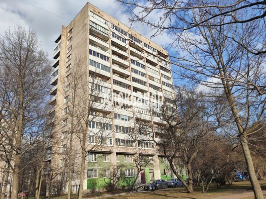 Продам трехкомнатную (3-комн.) квартиру, Апрельская ул, 3, Санкт-Петербург г