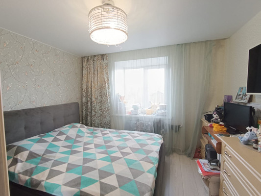 Продам трехкомнатную (3-комн.) квартиру, Полины Осипенко ул, 23, Ишим г