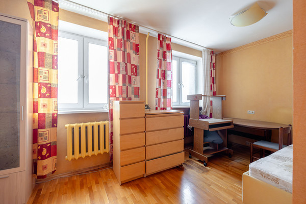 Продам многокомнатную квартиру, Ленинский пр-кт, 77к2, Москва г