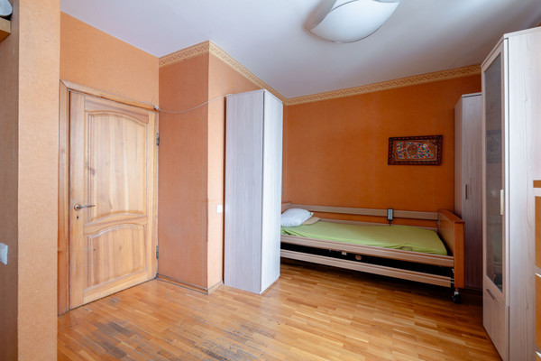 Продам многокомнатную квартиру, Ленинский пр-кт, 77к2, Москва г