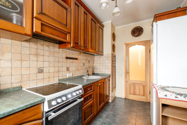 Продам многокомнатную квартиру, Ленинский пр-кт, 77к2, Москва г
