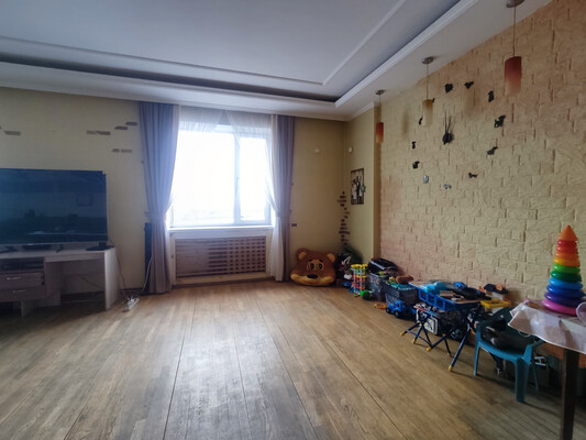 Продам многокомнатную квартиру, Московская ул, 2, Киров г