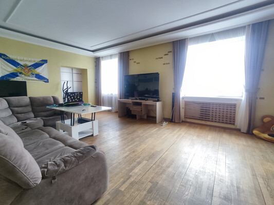 Продам многокомнатную квартиру, Московская ул, 2, Киров г