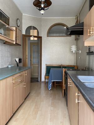 Продам трехкомнатную (3-комн.) квартиру, Лахтинская ул, 25Б, Санкт-Петербург г