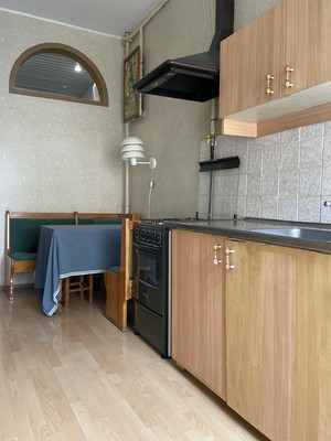 Продам трехкомнатную (3-комн.) квартиру, Лахтинская ул, 25Б, Санкт-Петербург г