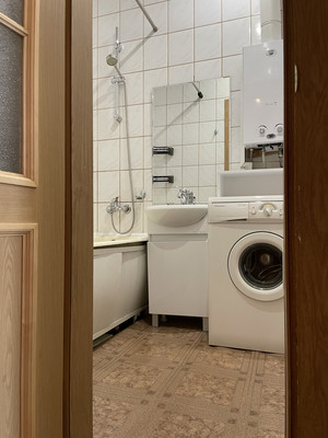 Продам трехкомнатную (3-комн.) квартиру, Лахтинская ул, 25Б, Санкт-Петербург г