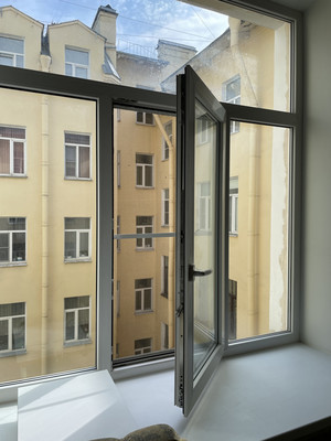 Продам трехкомнатную (3-комн.) квартиру, Лахтинская ул, 25Б, Санкт-Петербург г