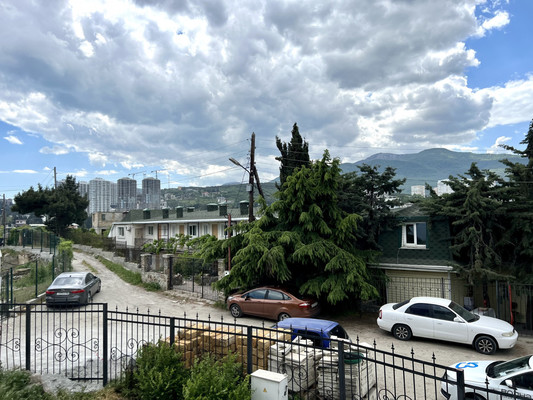Продам трехкомнатную (3-комн.) квартиру, Володарского ул, 9, Алушта г