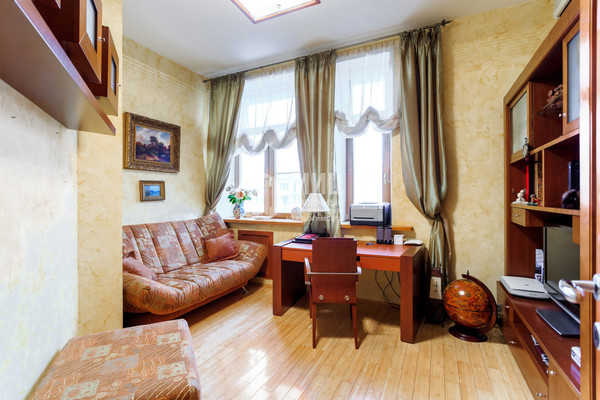 Продам трехкомнатную (3-комн.) квартиру, Садовая-Кудринская ул, 28-30, Москва г