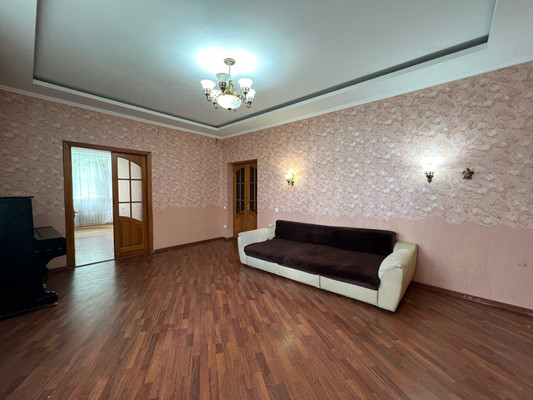 Продам многокомнатную квартиру, Таганрогская ул, 135/1, Ростов-на-Дону г
