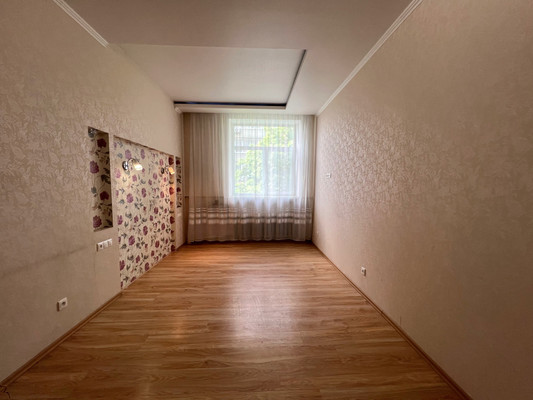 Продам многокомнатную квартиру, Таганрогская ул, 135/1, Ростов-на-Дону г
