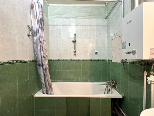 Продам многокомнатную квартиру, Таганрогская ул, 135/1, Ростов-на-Дону г