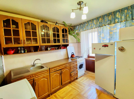 Продам трехкомнатную (3-комн.) квартиру, 40 лет Октября ул, 45, Белореченск г