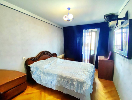 Продам трехкомнатную (3-комн.) квартиру, 40 лет Октября ул, 45, Белореченск г