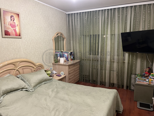 Продам двухкомнатную (2-комн.) квартиру, Гурьянова ул, 2к4, Москва г