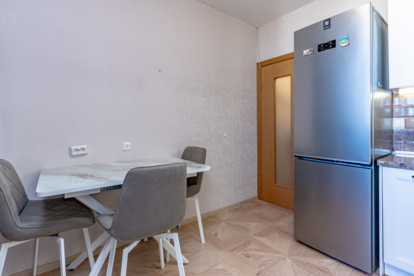 Продам трехкомнатную (3-комн.) квартиру, Коллонтай ул, 6к1, Санкт-Петербург г