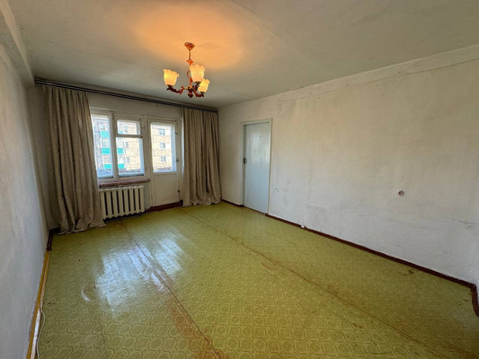 Продам трехкомнатную (3-комн.) квартиру, 2-й Микрорайон ул, 19, Эльбан рп