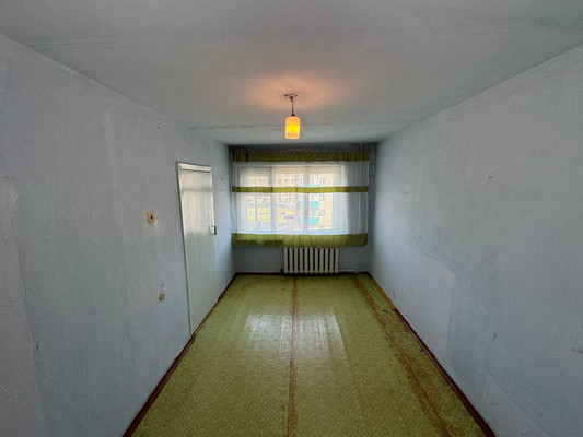Продам трехкомнатную (3-комн.) квартиру, 2-й Микрорайон ул, 19, Эльбан рп
