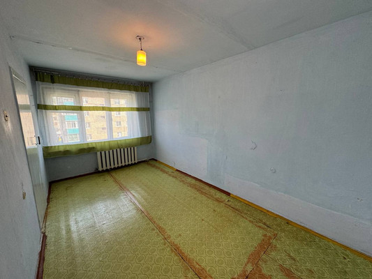 Продам трехкомнатную (3-комн.) квартиру, 2-й Микрорайон ул, 19, Эльбан рп