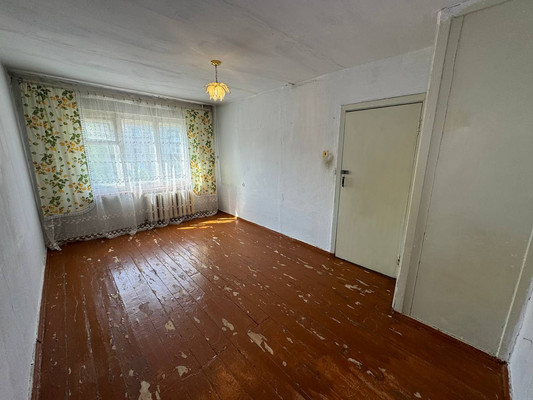 Продам трехкомнатную (3-комн.) квартиру, 2-й Микрорайон ул, 19, Эльбан рп