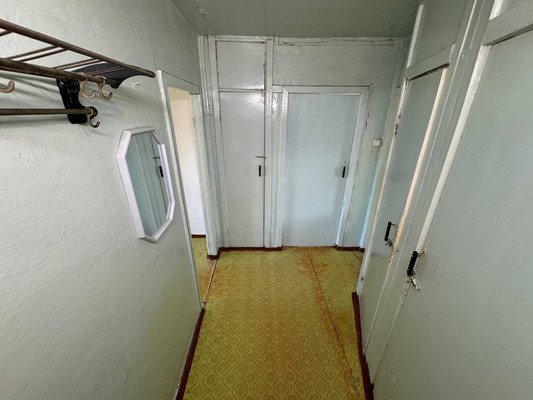 Продам трехкомнатную (3-комн.) квартиру, 2-й Микрорайон ул, 19, Эльбан рп