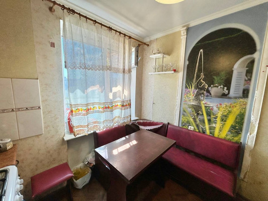 Продам двухкомнатную (2-комн.) квартиру, Заводской пер, 42, Симферополь г