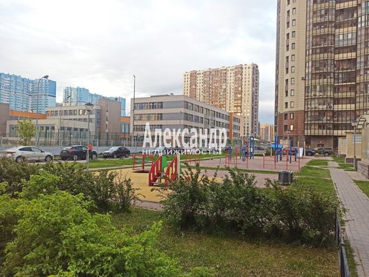 Продам однокомнатную (1-комн.) квартиру, Заречная ул, 11к2, Парголово п
