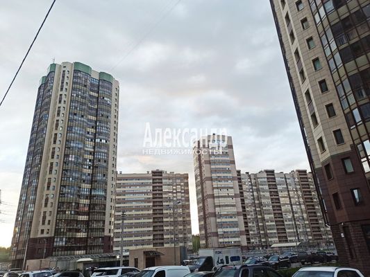 Продам однокомнатную (1-комн.) квартиру, Заречная ул, 11к2, Парголово п