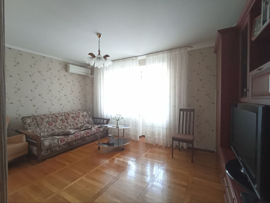 Продам трехкомнатную (3-комн.) квартиру, Ленина ул, 23, Майкоп г