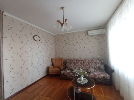 Продам трехкомнатную (3-комн.) квартиру, Ленина ул, 23, Майкоп г