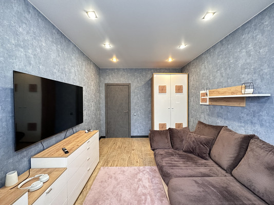Продам трехкомнатную (3-комн.) квартиру, Измайловский б-р, 4к1, Санкт-Петербург г