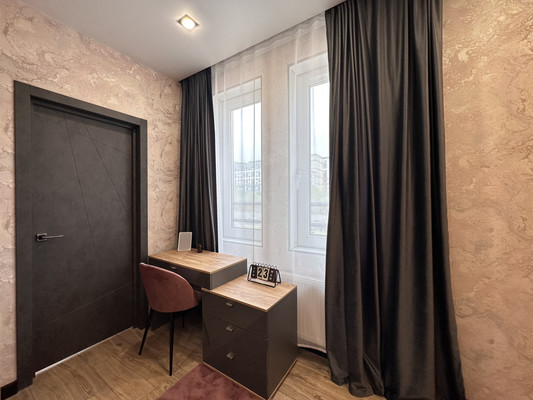Продам трехкомнатную (3-комн.) квартиру, Измайловский б-р, 4к1, Санкт-Петербург г