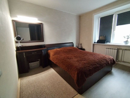Продам трехкомнатную (3-комн.) квартиру, Таганрогская ул, 120к2, Ростов-на-Дону г