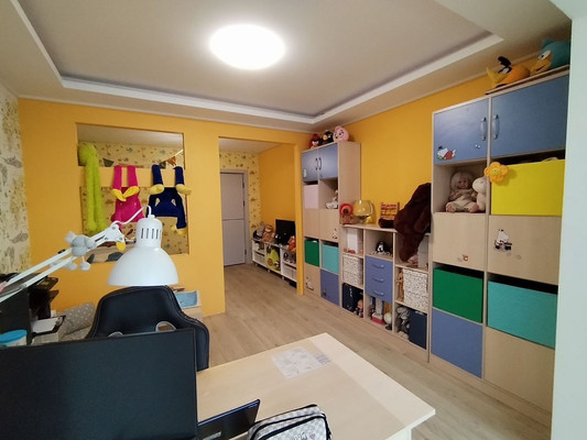 Продам трехкомнатную (3-комн.) квартиру, Таганрогская ул, 120к2, Ростов-на-Дону г