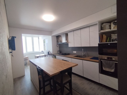 Продам трехкомнатную (3-комн.) квартиру, Таганрогская ул, 120к2, Ростов-на-Дону г