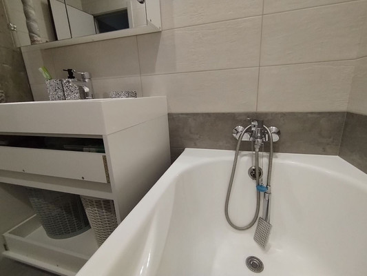Продам трехкомнатную (3-комн.) квартиру, Таганрогская ул, 120к2, Ростов-на-Дону г