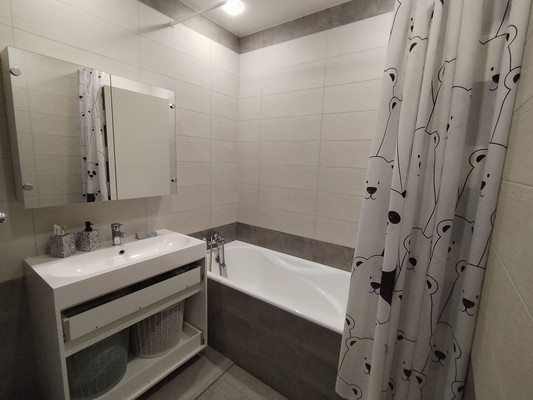 Продам трехкомнатную (3-комн.) квартиру, Таганрогская ул, 120к2, Ростов-на-Дону г