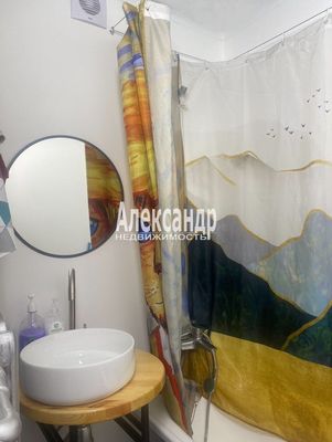 Продам трехкомнатную (3-комн.) квартиру, 18-я В.О. линия, д. 19, Санкт-Петербург г