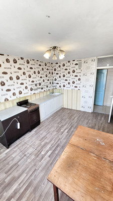 Продам трехкомнатную (3-комн.) квартиру, им. 40-летия Победы пер, 101, Старокорсунская ст-ца