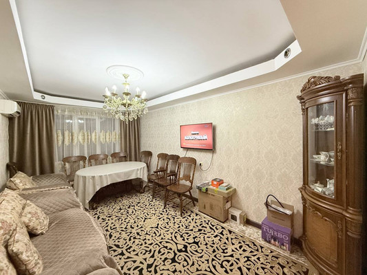 Продам трехкомнатную (3-комн.) квартиру, Калинина ул, 250кБ, Нальчик г
