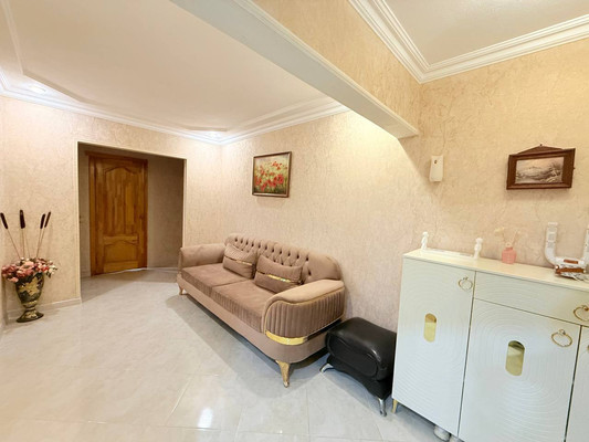 Продам трехкомнатную (3-комн.) квартиру, Калинина ул, 250кБ, Нальчик г