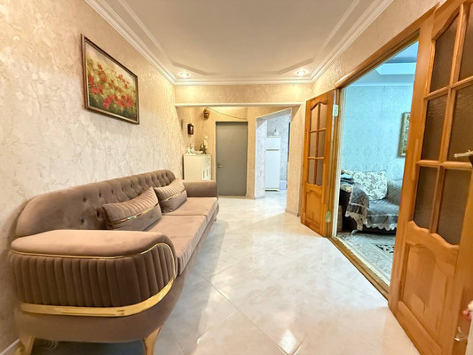 Продам трехкомнатную (3-комн.) квартиру, Калинина ул, 250кБ, Нальчик г