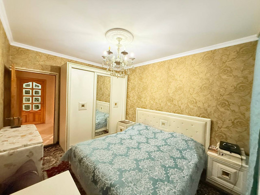 Продам трехкомнатную (3-комн.) квартиру, Калинина ул, 250кБ, Нальчик г