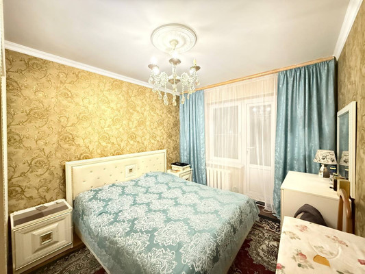 Продам трехкомнатную (3-комн.) квартиру, Калинина ул, 250кБ, Нальчик г