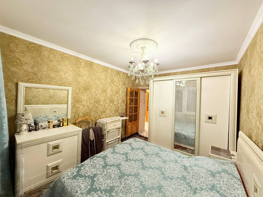Продам трехкомнатную (3-комн.) квартиру, Калинина ул, 250кБ, Нальчик г
