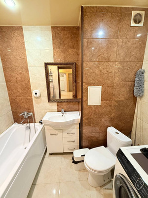Продам трехкомнатную (3-комн.) квартиру, Калинина ул, 250кБ, Нальчик г